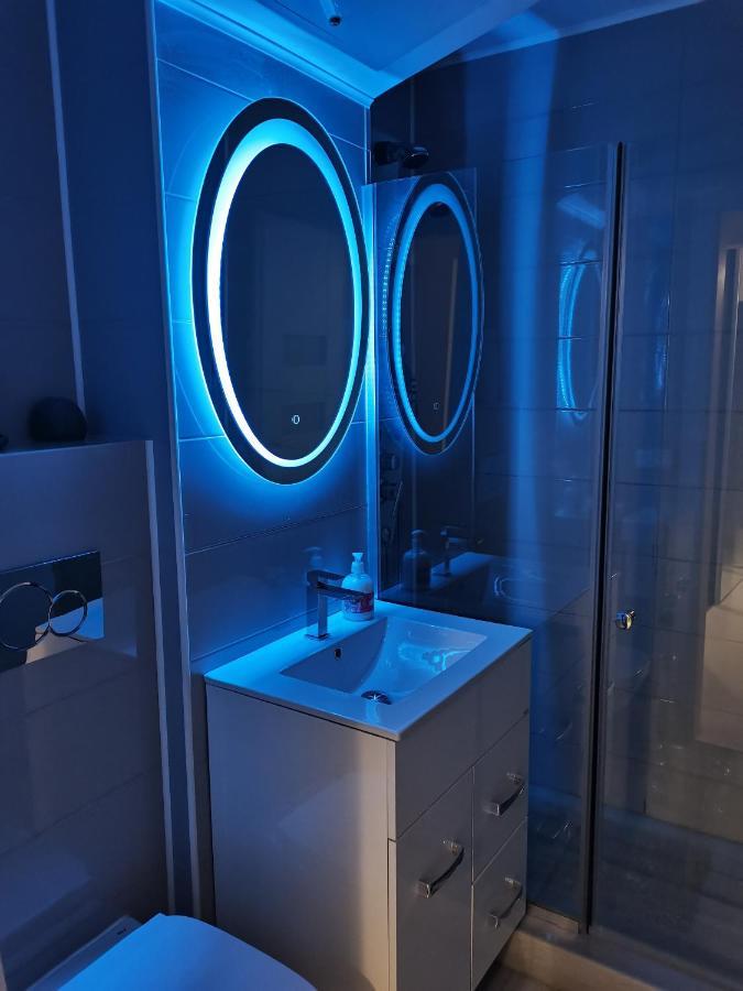 White & Elegant Luxury Apartament Daire Craiova Dış mekan fotoğraf
